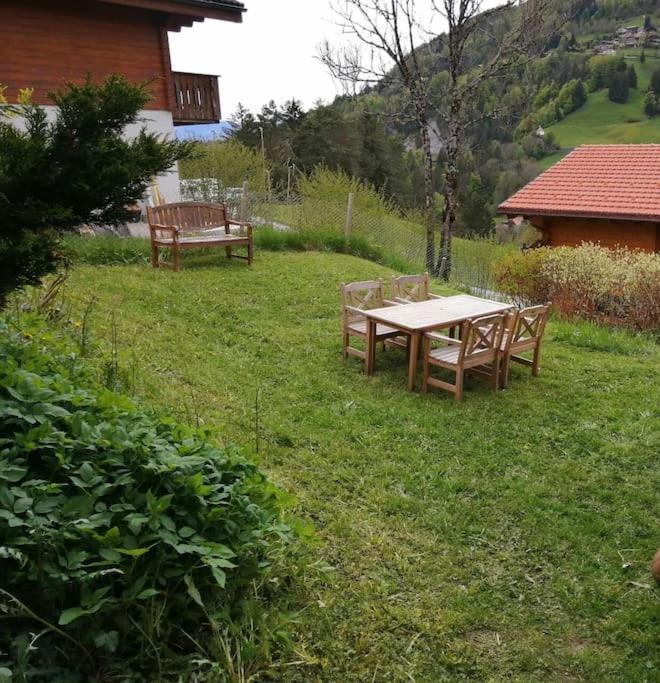 Confortable chalet avec magnifique vue en Gruyère. Charmey Esterno foto
