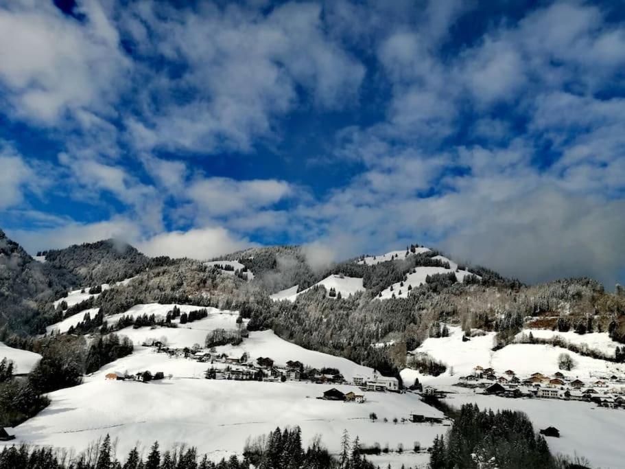Confortable chalet avec magnifique vue en Gruyère. Charmey Esterno foto