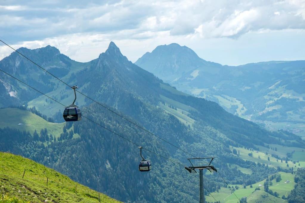 Confortable chalet avec magnifique vue en Gruyère. Charmey Esterno foto