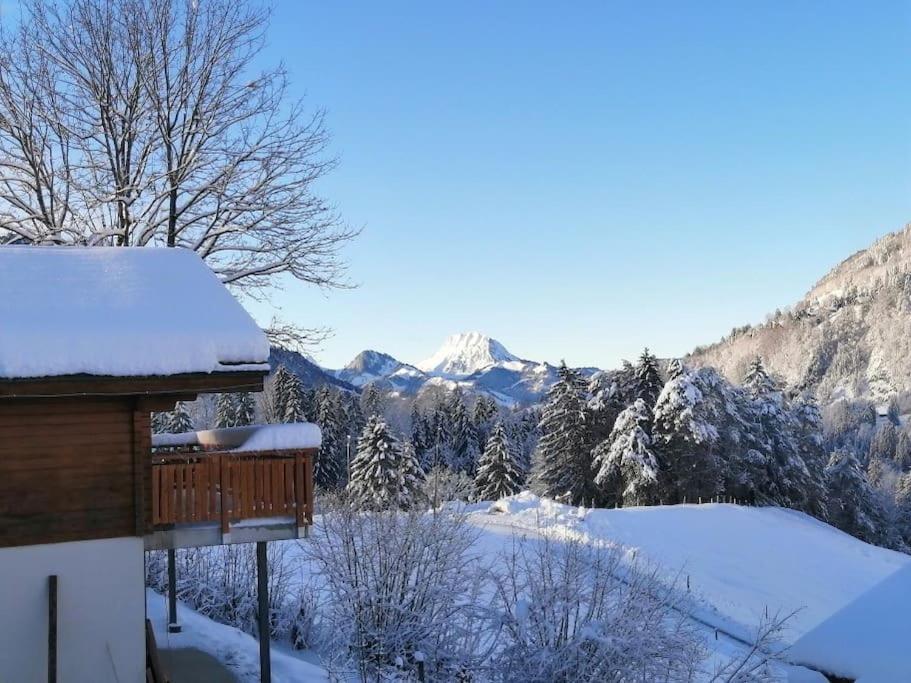 Confortable chalet avec magnifique vue en Gruyère. Charmey Esterno foto